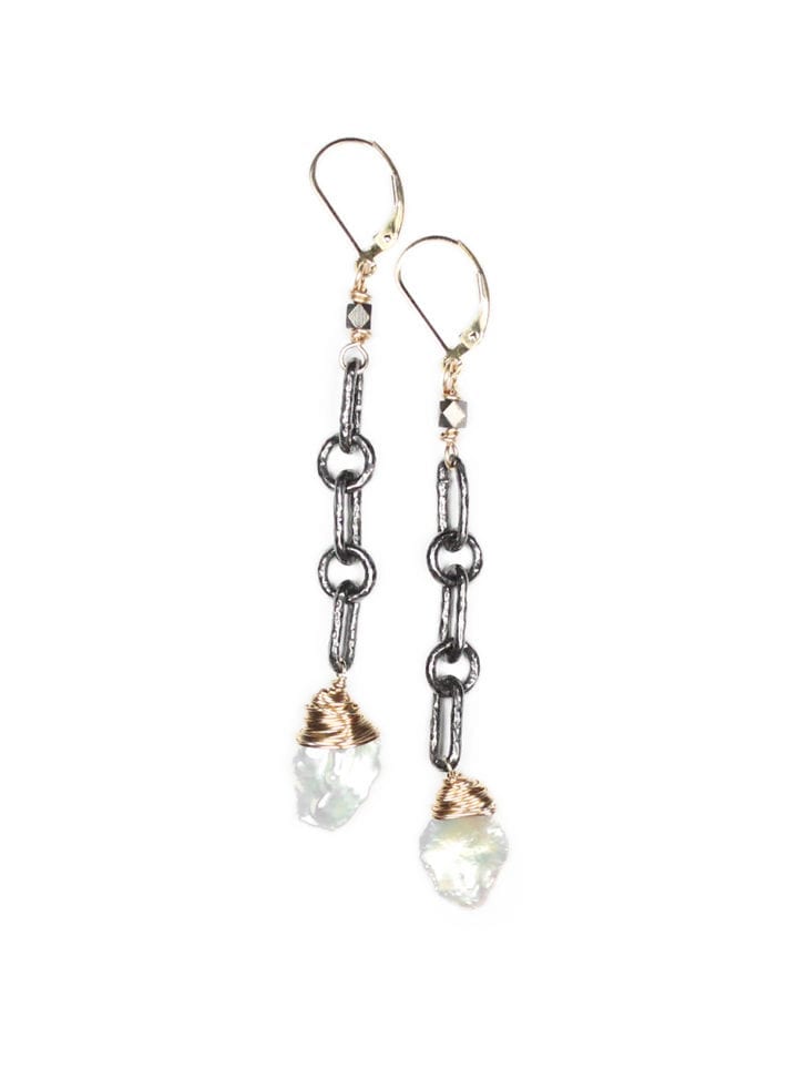 Petal Pearl Heavy Chain Linear Earrings